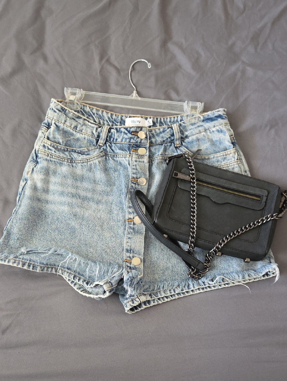 Bluivy Light Wash Button-Front Denim Shorts with Black Chain Crossbody